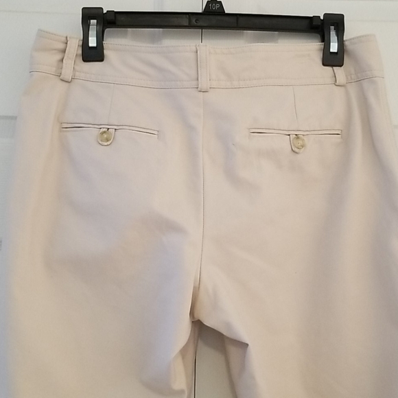 Old Navy Stretch Low Waist Capri pants - Picture 6 of 6
